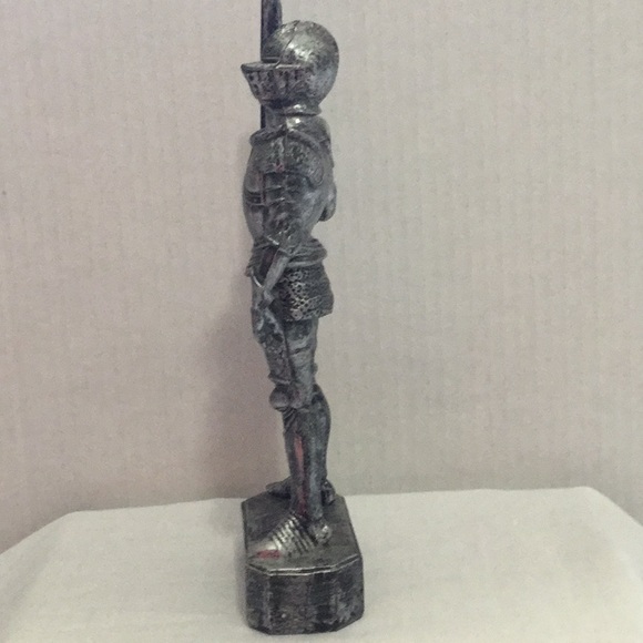 Vintage 1970, 8-1/2” Medieval Knight Plastic Toy - Picture 4 of 6